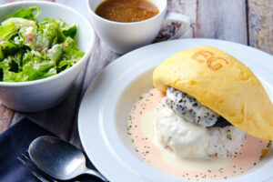 ハンバーグオムライス（明太クリームソース）