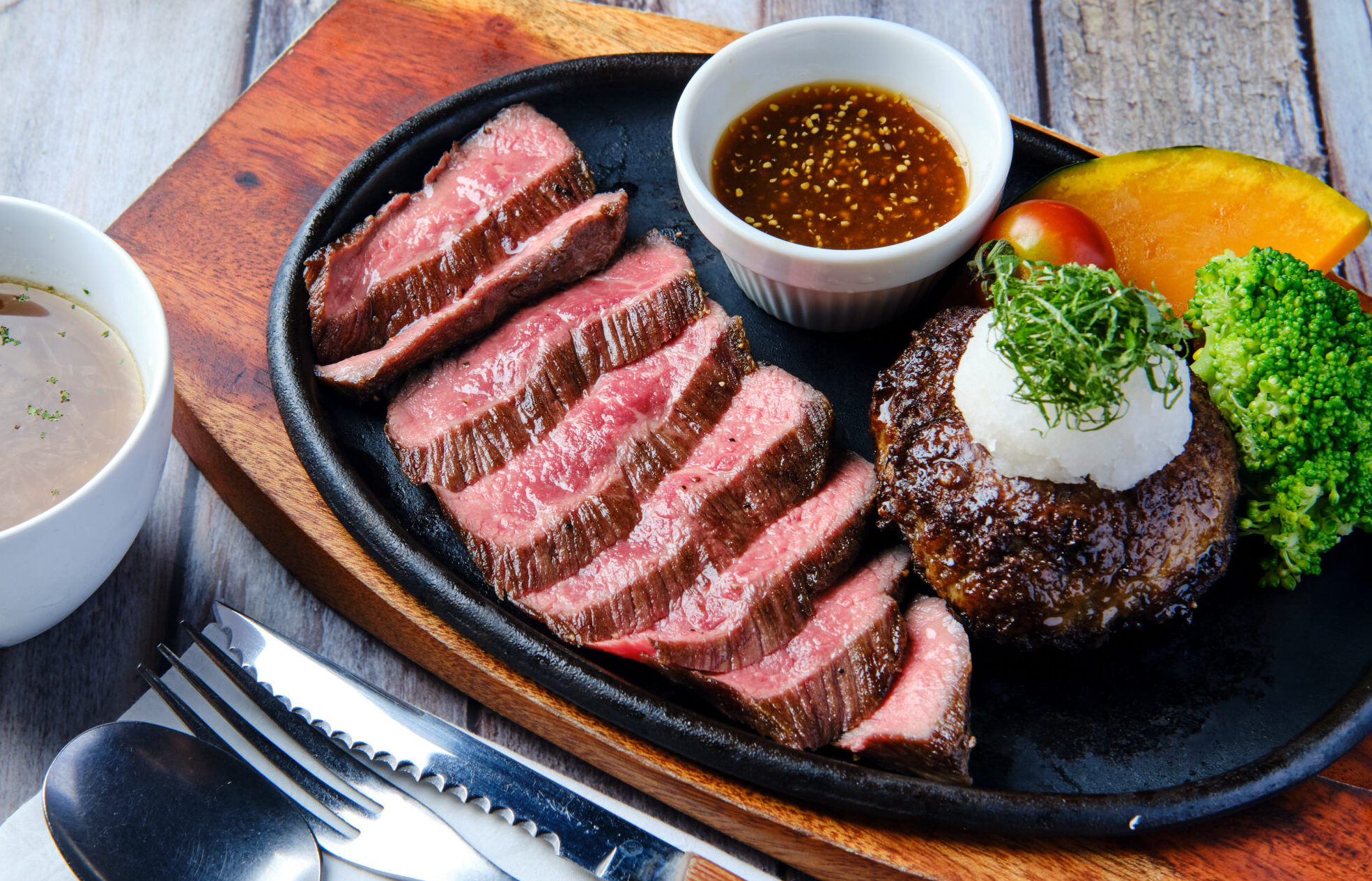 お肉をしっかり食べたい方に「ハンバーグ＆ステーキランチ」税込1,700円